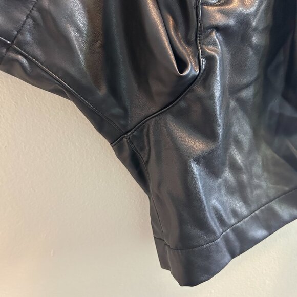 Abercrombie & Fitch Vegan Leather Shorts Womens Size Medium Black Tailored - Picture 6 of 10